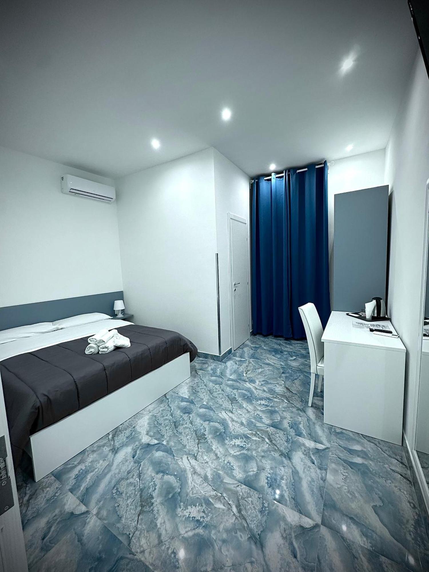 Marvit Central Luxury Naples Luaran gambar